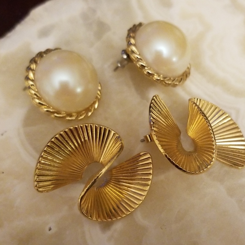2 pairs of vintage earrings